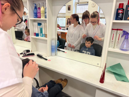 Navštívily jsme kadeřnictví a zahrály si na pekaře